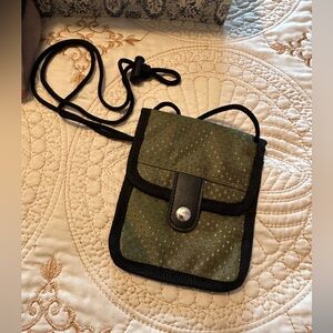 Travel mate V3 Crossbody Pouch by Heys travel